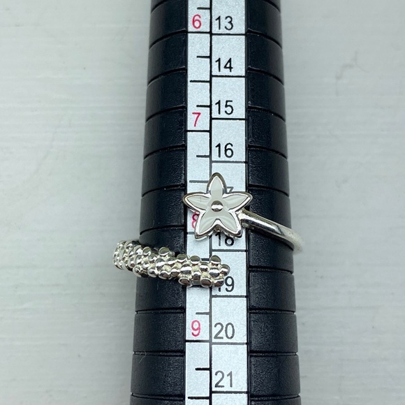 Sterling Silver Adjustable Flower and Pebble Design Spring Ring - Picture 1 of 7